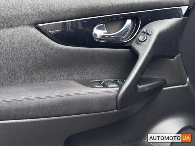 Черный Ниссан Кашкай, объемом двигателя 1.6 л и пробегом 130 тыс. км за 16000 $, фото 6 на Automoto.ua