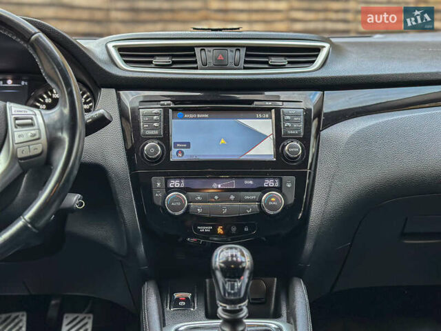 Чорний Ніссан Кашкай, об'ємом двигуна 1.6 л та пробігом 263 тис. км за 13900 $, фото 81 на Automoto.ua