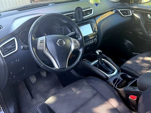 Черный Ниссан Кашкай, объемом двигателя 1.6 л и пробегом 100 тыс. км за 13000 $, фото 4 на Automoto.ua