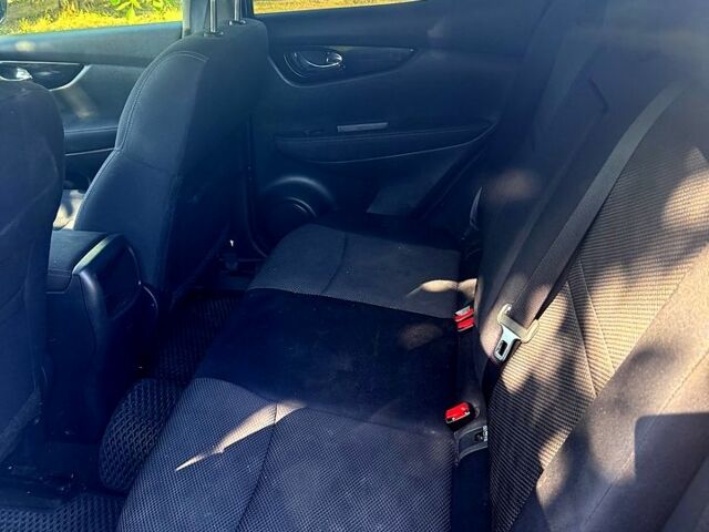 Черный Ниссан Кашкай, объемом двигателя 1.6 л и пробегом 100 тыс. км за 13000 $, фото 5 на Automoto.ua