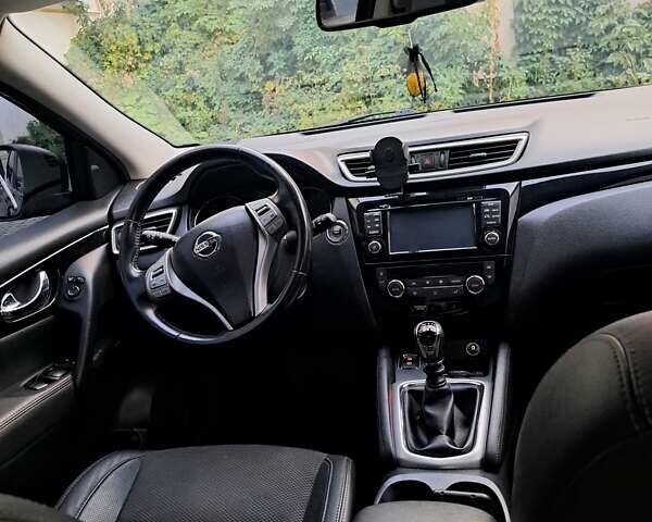 Черный Ниссан Кашкай, объемом двигателя 1.5 л и пробегом 187 тыс. км за 14750 $, фото 2 на Automoto.ua