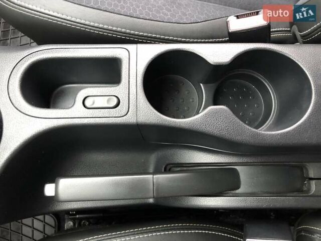 Черный Ниссан Кашкай, объемом двигателя 1.6 л и пробегом 114 тыс. км за 12890 $, фото 68 на Automoto.ua