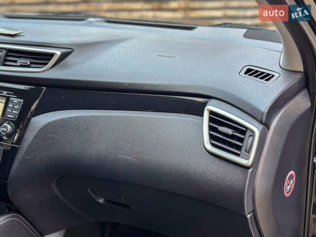 Чорний Ніссан Кашкай, об'ємом двигуна 1.6 л та пробігом 263 тис. км за 13900 $, фото 98 на Automoto.ua
