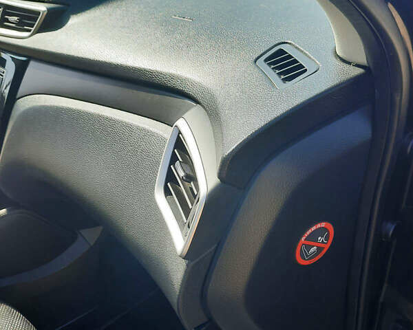 Черный Ниссан Кашкай, объемом двигателя 1.5 л и пробегом 155 тыс. км за 13800 $, фото 16 на Automoto.ua