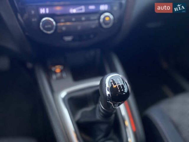 Черный Ниссан Кашкай, объемом двигателя 1.5 л и пробегом 186 тыс. км за 14500 $, фото 12 на Automoto.ua