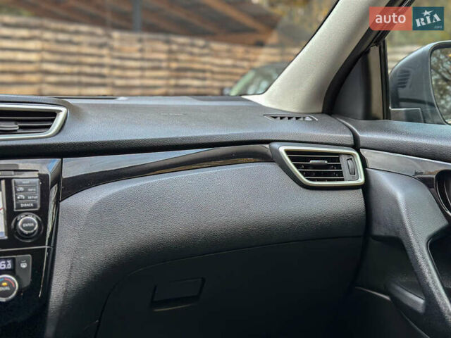 Чорний Ніссан Кашкай, об'ємом двигуна 1.6 л та пробігом 263 тис. км за 13900 $, фото 82 на Automoto.ua