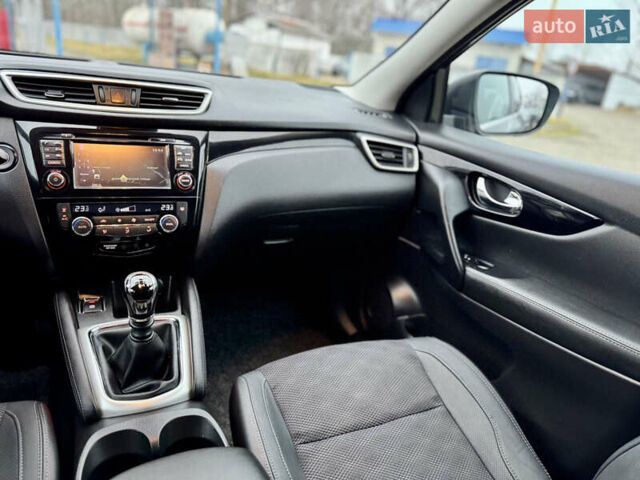 Черный Ниссан Кашкай, объемом двигателя 1.6 л и пробегом 204 тыс. км за 14800 $, фото 47 на Automoto.ua