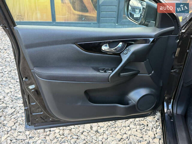 Черный Ниссан Кашкай, объемом двигателя 1.6 л и пробегом 287 тыс. км за 14700 $, фото 54 на Automoto.ua