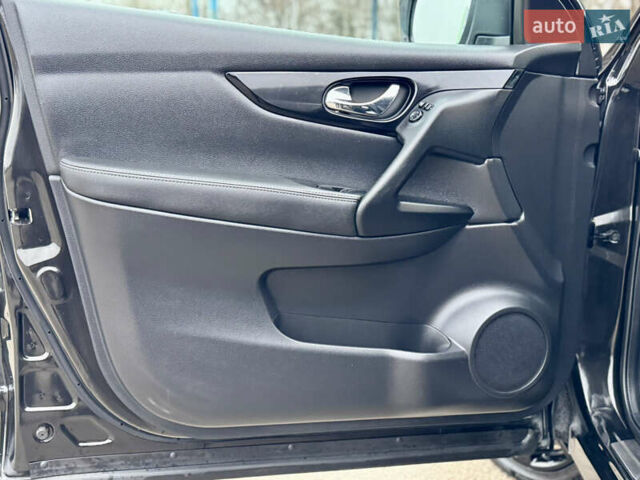 Черный Ниссан Кашкай, объемом двигателя 1.6 л и пробегом 204 тыс. км за 14800 $, фото 26 на Automoto.ua