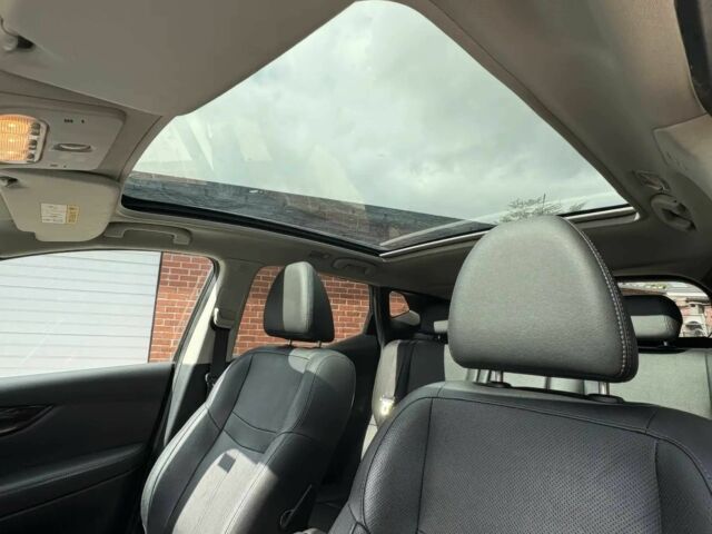 Черный Ниссан Кашкай, объемом двигателя 1.2 л и пробегом 78 тыс. км за 6200 $, фото 7 на Automoto.ua