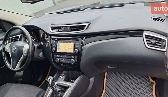 Черный Ниссан Кашкай, объемом двигателя 1.5 л и пробегом 202 тыс. км за 14950 $, фото 74 на Automoto.ua