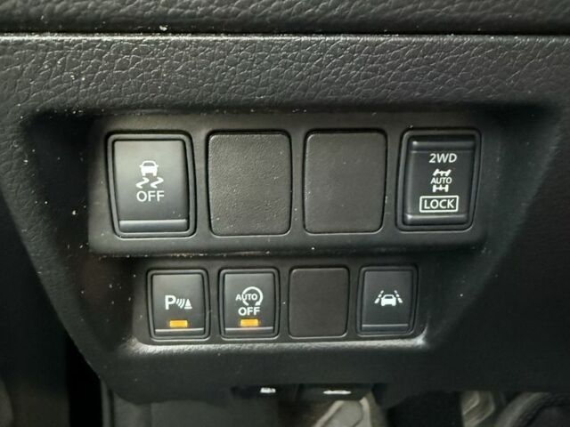 Черный Ниссан Кашкай, объемом двигателя 1.6 л и пробегом 157 тыс. км за 6900 $, фото 20 на Automoto.ua