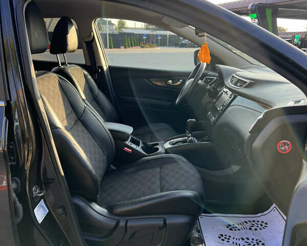 Черный Ниссан Кашкай, объемом двигателя 1.6 л и пробегом 217 тыс. км за 14950 $, фото 54 на Automoto.ua