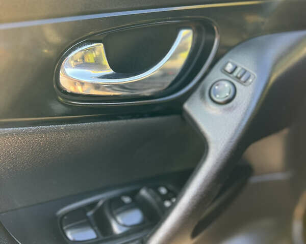 Черный Ниссан Кашкай, объемом двигателя 1.6 л и пробегом 217 тыс. км за 14950 $, фото 50 на Automoto.ua