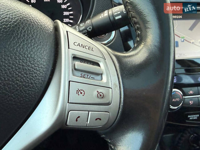 Черный Ниссан Кашкай, объемом двигателя 1.6 л и пробегом 289 тыс. км за 14300 $, фото 58 на Automoto.ua