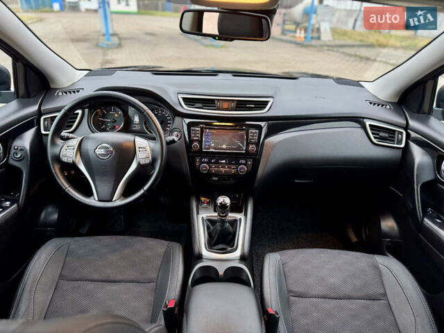 Черный Ниссан Кашкай, объемом двигателя 1.6 л и пробегом 204 тыс. км за 14800 $, фото 45 на Automoto.ua