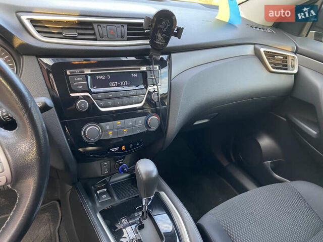 Чорний Ніссан Кашкай, об'ємом двигуна 2 л та пробігом 125 тис. км за 15299 $, фото 4 на Automoto.ua