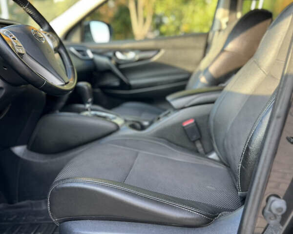 Черный Ниссан Кашкай, объемом двигателя 1.6 л и пробегом 217 тыс. км за 14950 $, фото 48 на Automoto.ua