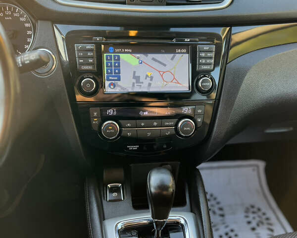 Черный Ниссан Кашкай, объемом двигателя 1.6 л и пробегом 217 тыс. км за 14950 $, фото 33 на Automoto.ua