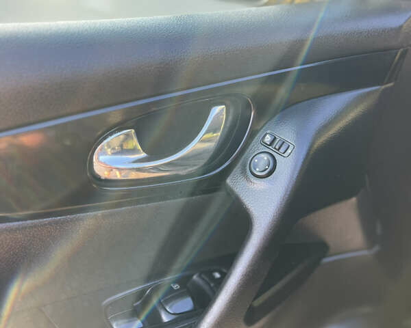 Черный Ниссан Кашкай, объемом двигателя 1.6 л и пробегом 217 тыс. км за 14950 $, фото 49 на Automoto.ua