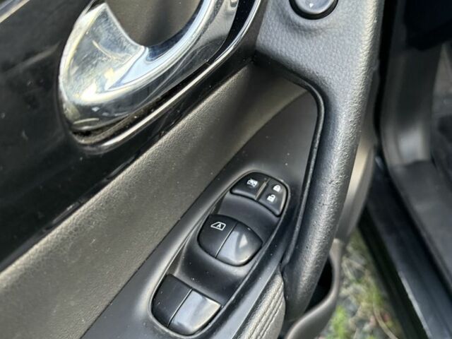 Черный Ниссан Кашкай, объемом двигателя 1.6 л и пробегом 157 тыс. км за 6900 $, фото 19 на Automoto.ua