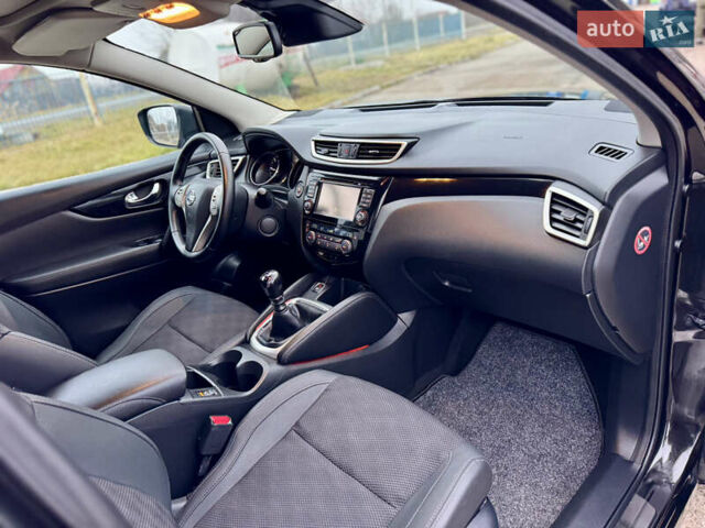 Черный Ниссан Кашкай, объемом двигателя 1.6 л и пробегом 204 тыс. км за 14800 $, фото 58 на Automoto.ua