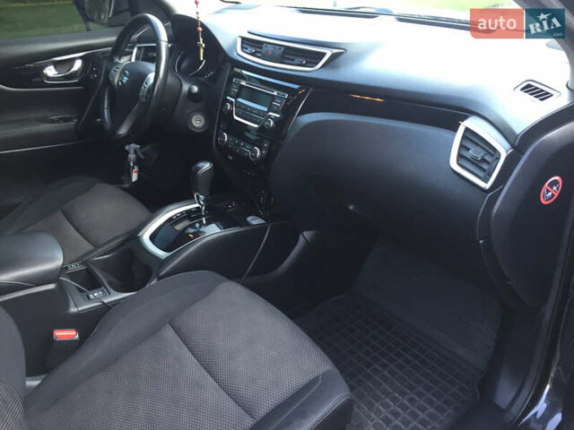 Черный Ниссан Кашкай, объемом двигателя 1.2 л и пробегом 185 тыс. км за 8300 $, фото 5 на Automoto.ua