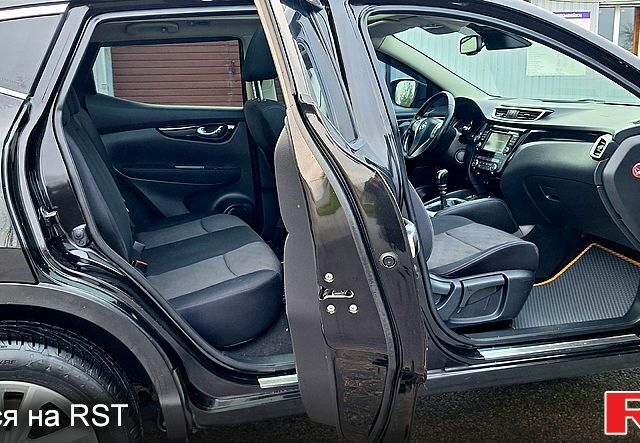 Черный Ниссан Кашкай, объемом двигателя 1.5 л и пробегом 202 тыс. км за 14950 $, фото 11 на Automoto.ua