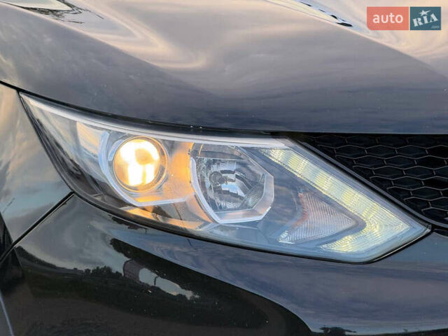 Черный Ниссан Кашкай, объемом двигателя 1.6 л и пробегом 289 тыс. км за 14300 $, фото 21 на Automoto.ua