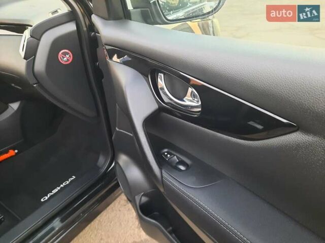Чорний Ніссан Кашкай, об'ємом двигуна 1.5 л та пробігом 247 тис. км за 15400 $, фото 95 на Automoto.ua