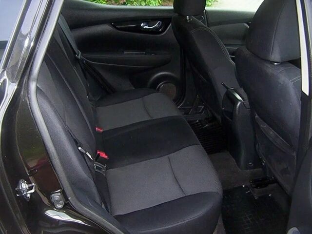 Черный Ниссан Кашкай, объемом двигателя 1.6 л и пробегом 220 тыс. км за 8900 $, фото 19 на Automoto.ua