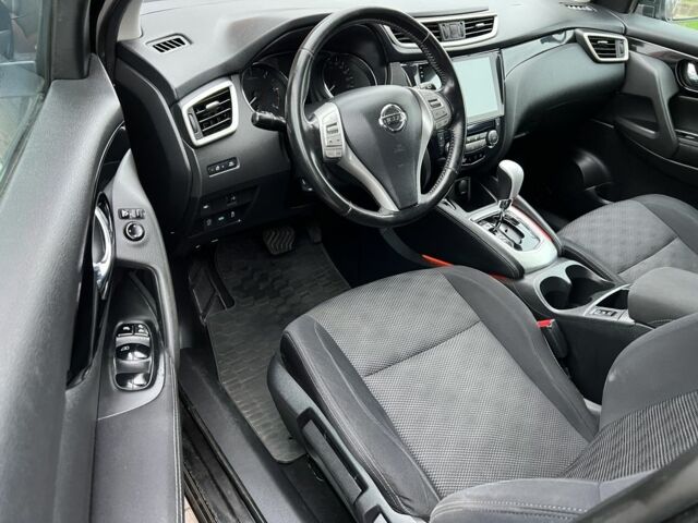 Черный Ниссан Кашкай, объемом двигателя 1.6 л и пробегом 250 тыс. км за 11500 $, фото 9 на Automoto.ua