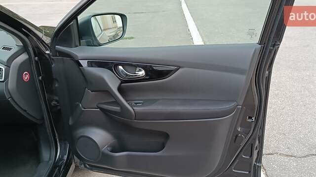 Черный Ниссан Кашкай, объемом двигателя 1.5 л и пробегом 155 тыс. км за 17800 $, фото 89 на Automoto.ua