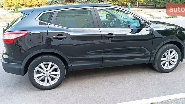 Черный Ниссан Кашкай, объемом двигателя 1.5 л и пробегом 155 тыс. км за 17800 $, фото 63 на Automoto.ua