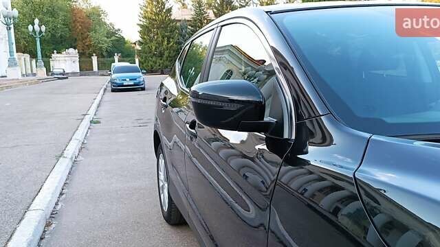 Черный Ниссан Кашкай, объемом двигателя 1.5 л и пробегом 155 тыс. км за 17800 $, фото 68 на Automoto.ua