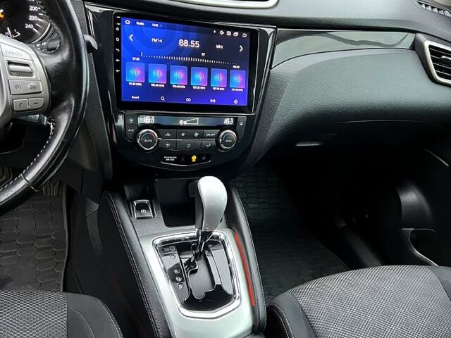 Черный Ниссан Кашкай, объемом двигателя 1.6 л и пробегом 250 тыс. км за 10700 $, фото 7 на Automoto.ua