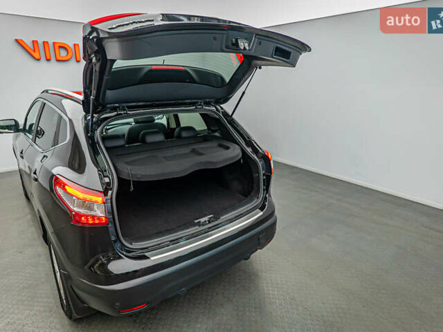 Черный Ниссан Кашкай, объемом двигателя 2 л и пробегом 92 тыс. км за 15680 $, фото 6 на Automoto.ua