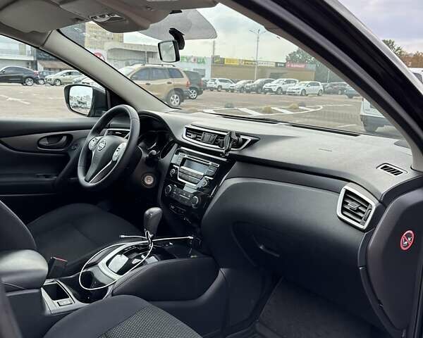 Черный Ниссан Кашкай, объемом двигателя 1.2 л и пробегом 133 тыс. км за 13000 $, фото 5 на Automoto.ua