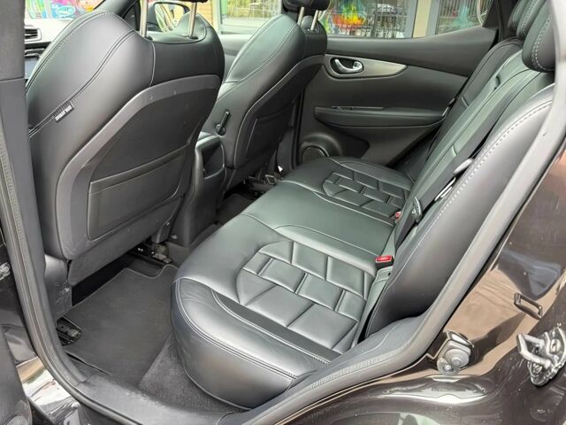 Чорний Ніссан Кашкай, об'ємом двигуна 1.2 л та пробігом 43 тис. км за 10000 $, фото 11 на Automoto.ua