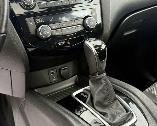 Черный Ниссан Кашкай, объемом двигателя 2 л и пробегом 195 тыс. км за 13200 $, фото 17 на Automoto.ua