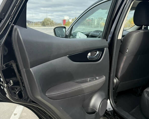 Черный Ниссан Кашкай, объемом двигателя 2 л и пробегом 195 тыс. км за 13200 $, фото 14 на Automoto.ua