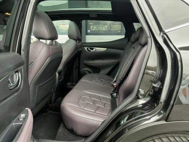 Черный Ниссан Кашкай, объемом двигателя 1.2 л и пробегом 35 тыс. км за 8000 $, фото 10 на Automoto.ua