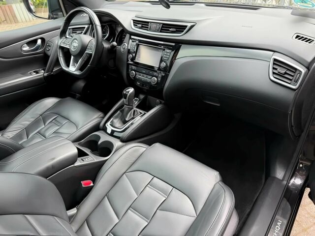 Чорний Ніссан Кашкай, об'ємом двигуна 1.2 л та пробігом 43 тис. км за 10000 $, фото 9 на Automoto.ua