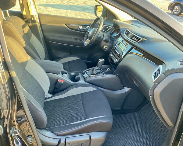 Черный Ниссан Кашкай, объемом двигателя 1.6 л и пробегом 95 тыс. км за 18500 $, фото 6 на Automoto.ua