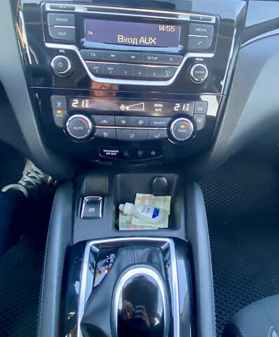 Черный Ниссан Кашкай, объемом двигателя 1.6 л и пробегом 95 тыс. км за 18500 $, фото 12 на Automoto.ua