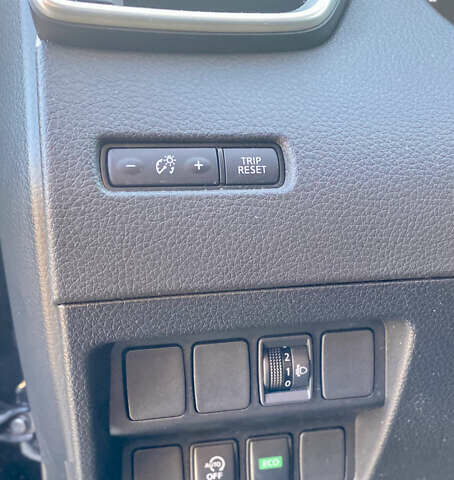 Черный Ниссан Кашкай, объемом двигателя 1.6 л и пробегом 95 тыс. км за 18500 $, фото 11 на Automoto.ua