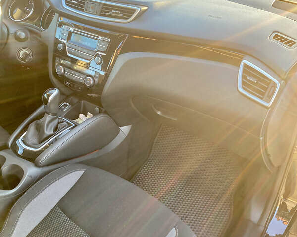 Черный Ниссан Кашкай, объемом двигателя 1.6 л и пробегом 95 тыс. км за 18500 $, фото 7 на Automoto.ua