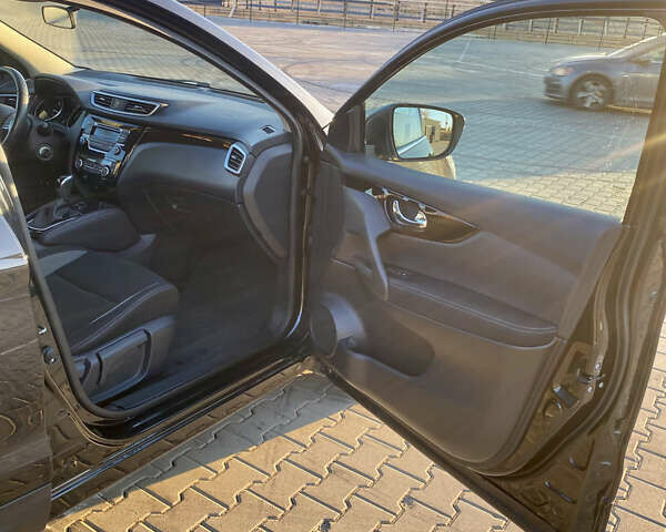 Черный Ниссан Кашкай, объемом двигателя 1.6 л и пробегом 95 тыс. км за 18500 $, фото 3 на Automoto.ua