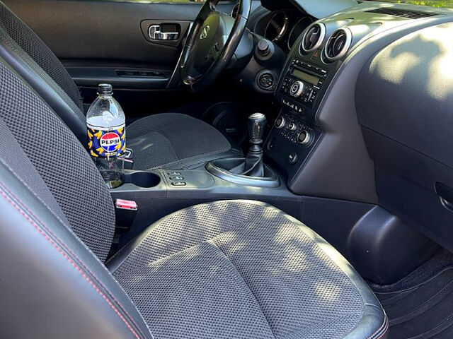 Фиолетовый Ниссан Кашкай, объемом двигателя 2 л и пробегом 275 тыс. км за 9200 $, фото 5 на Automoto.ua