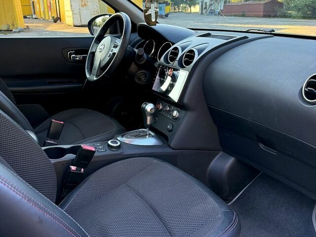 Фиолетовый Ниссан Кашкай, объемом двигателя 2 л и пробегом 210 тыс. км за 10500 $, фото 4 на Automoto.ua